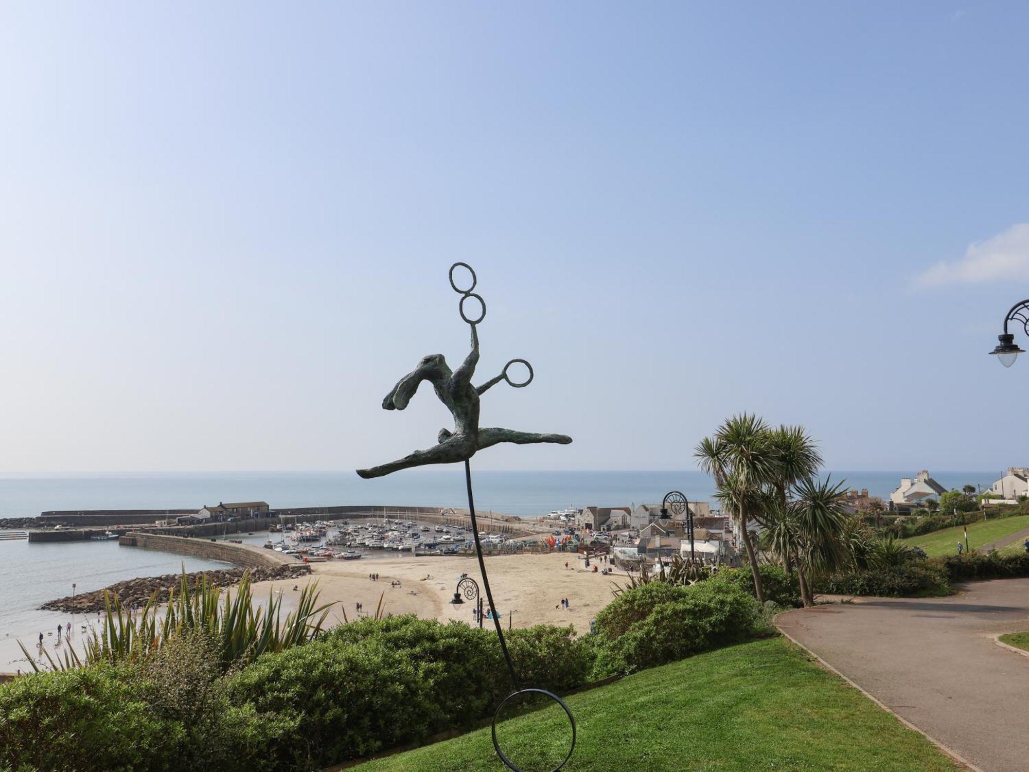 Granny'S Teeth Villa Lyme Regis Bagian luar foto