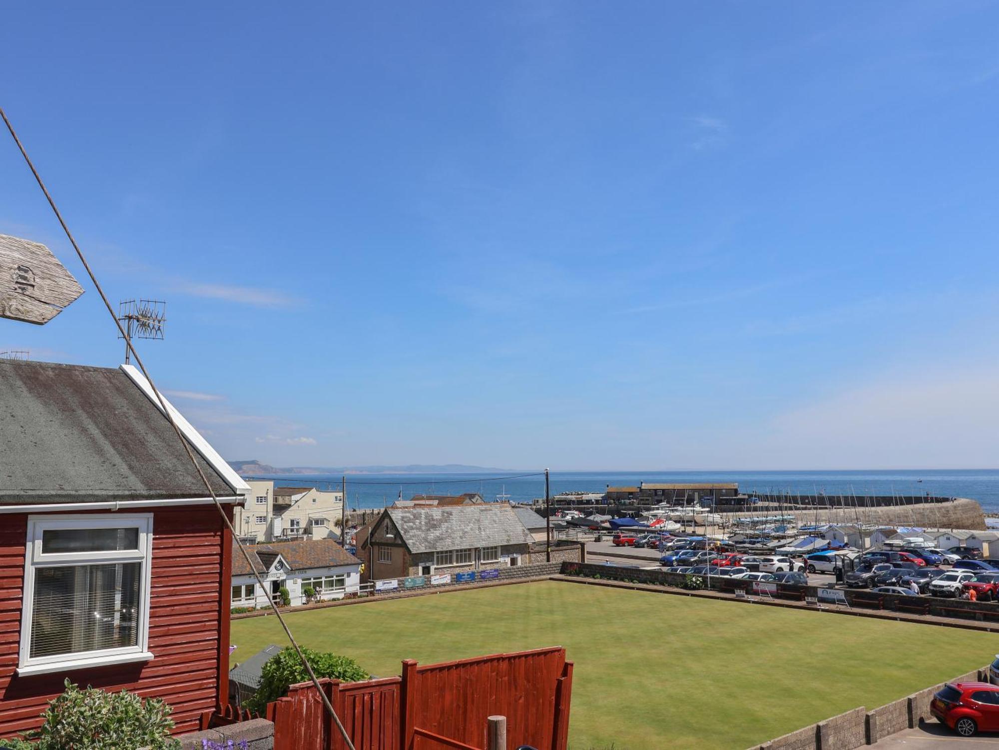 Granny'S Teeth Villa Lyme Regis Bagian luar foto