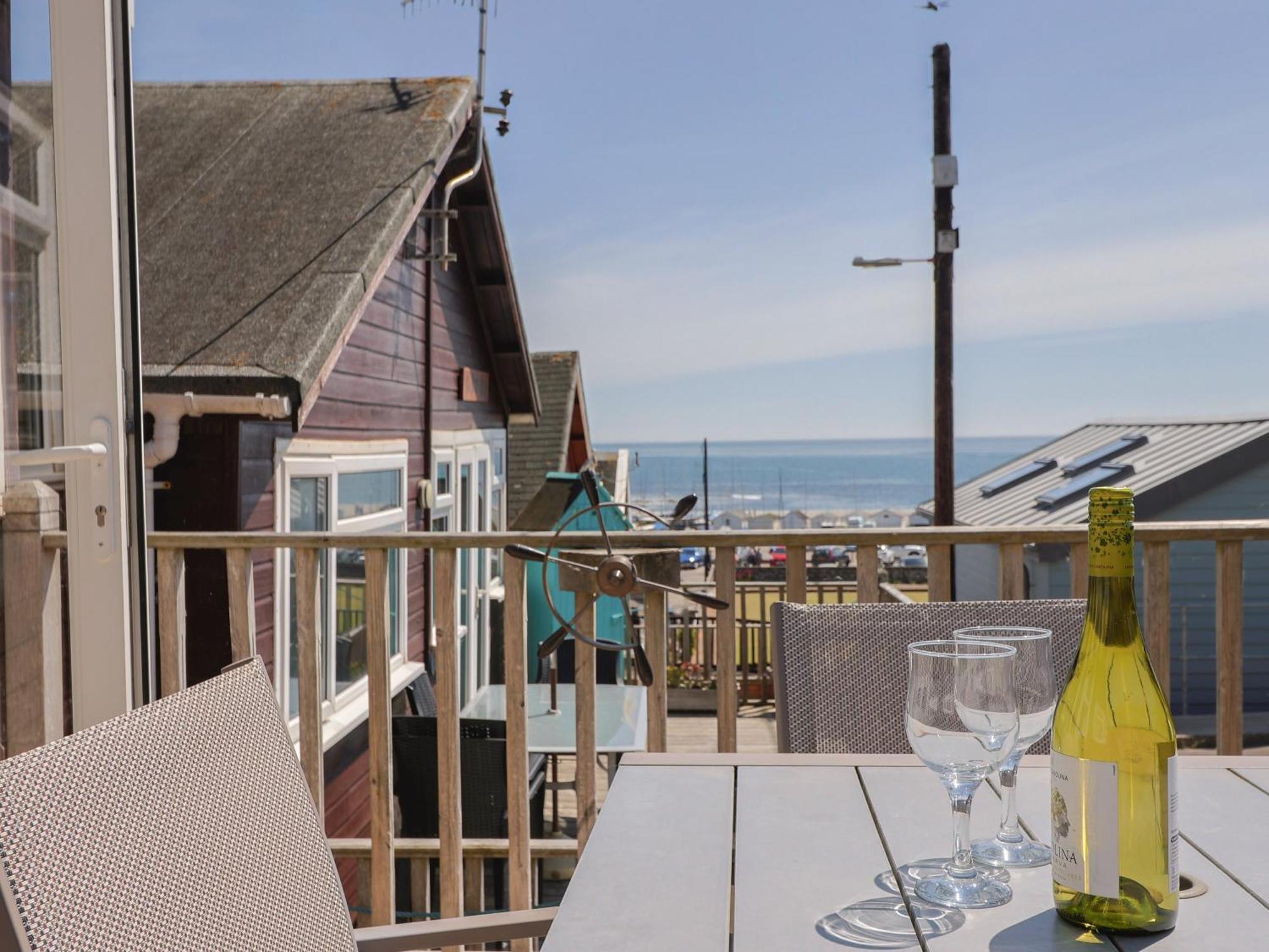 Granny'S Teeth Villa Lyme Regis Bagian luar foto