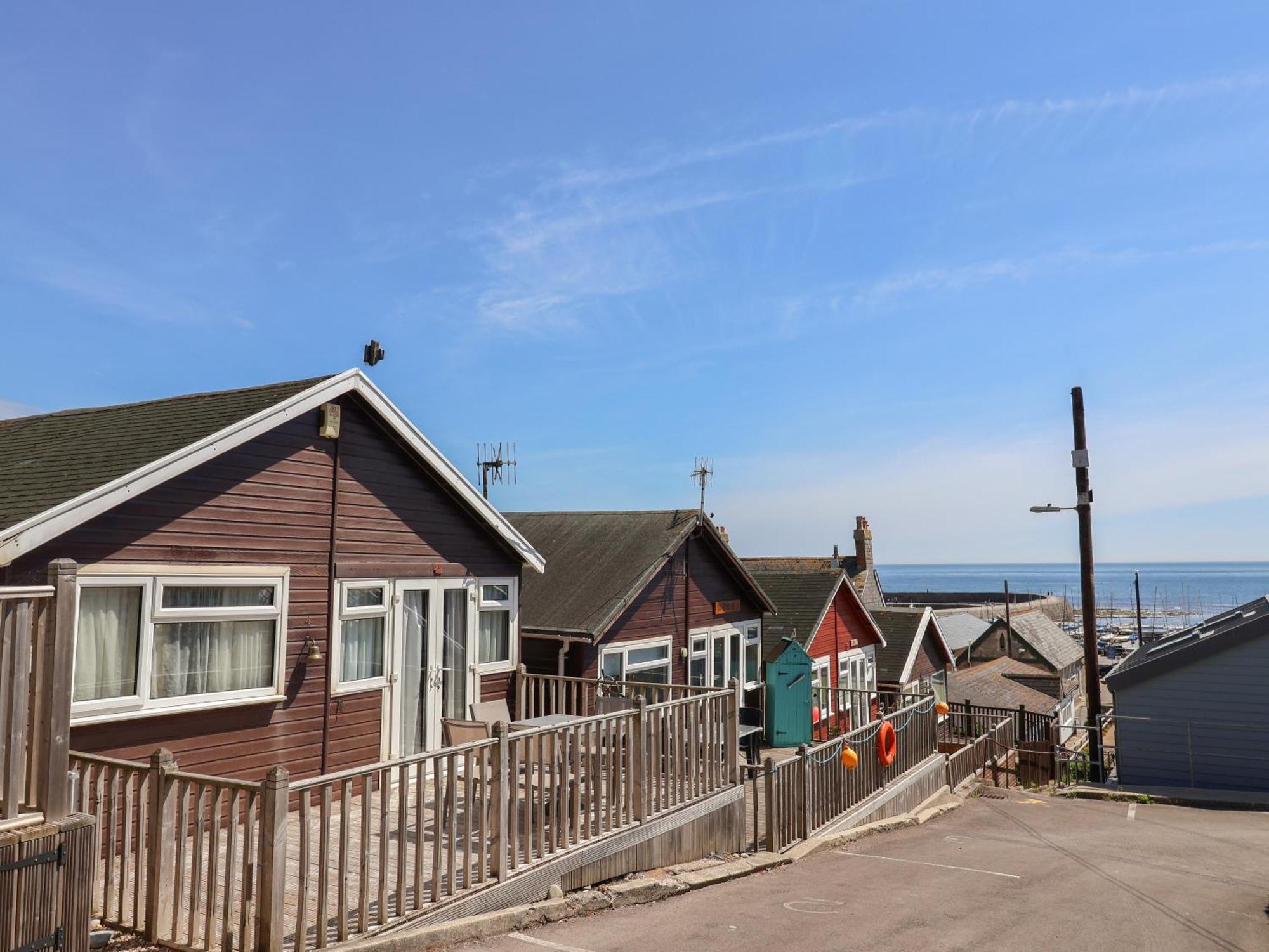 Granny'S Teeth Villa Lyme Regis Bagian luar foto